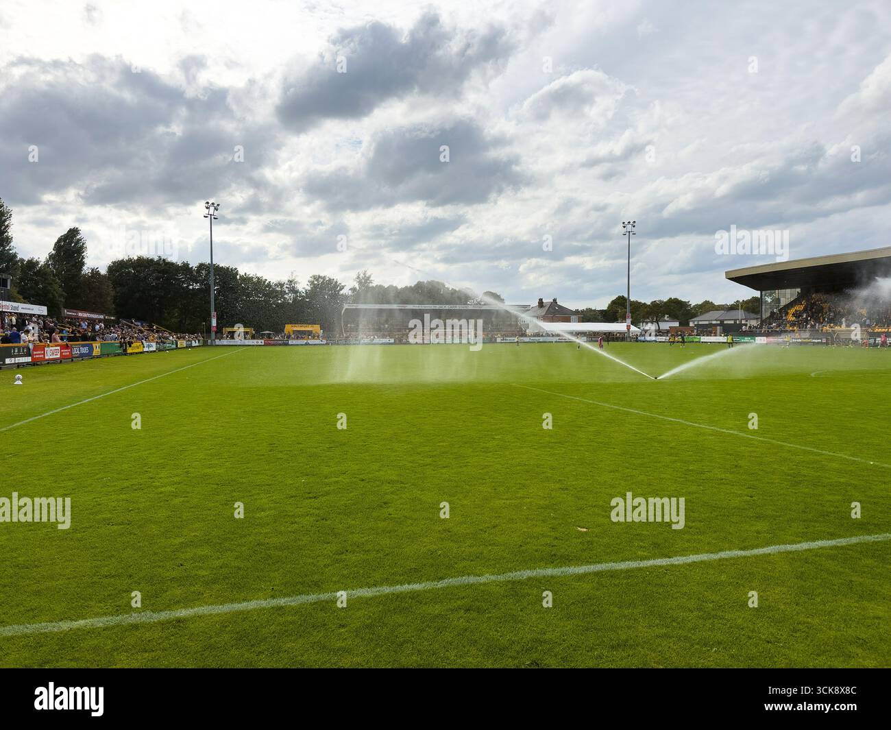 Vista generale dello stadio di Haig Avenue. Sede del Southport FC. 6 agosto 2025 - Immagine stock catturata con smartphone