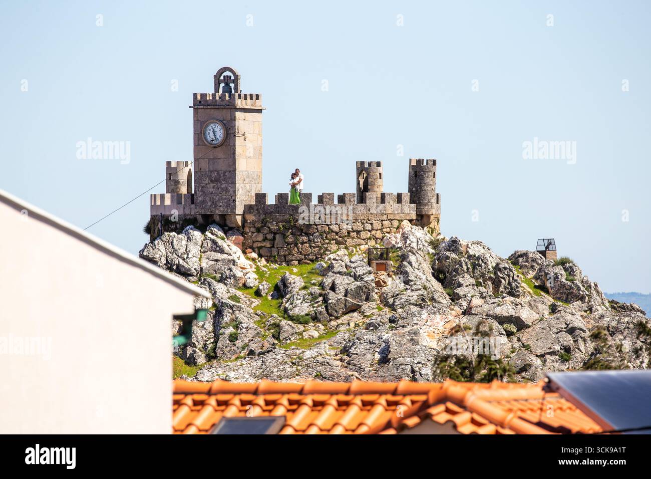 Il castello di Folgosinho, Castelo de Folgosinho, è un castello medievale situato nella parrocchia civile di Folgosinho, comune della Gouveia, nel Portogallo centrale Foto Stock