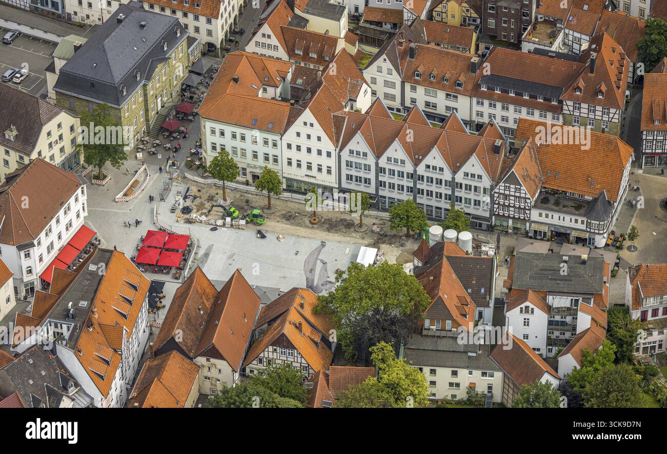 Vista aerea, centro storico, ristrutturazione e riprogettazione della piazza del mercato, Rathausstrasse, caffè e ombrelloni, Soest, Soester Boerde, Renania settentrionale-Vestfalia, Germa Foto Stock