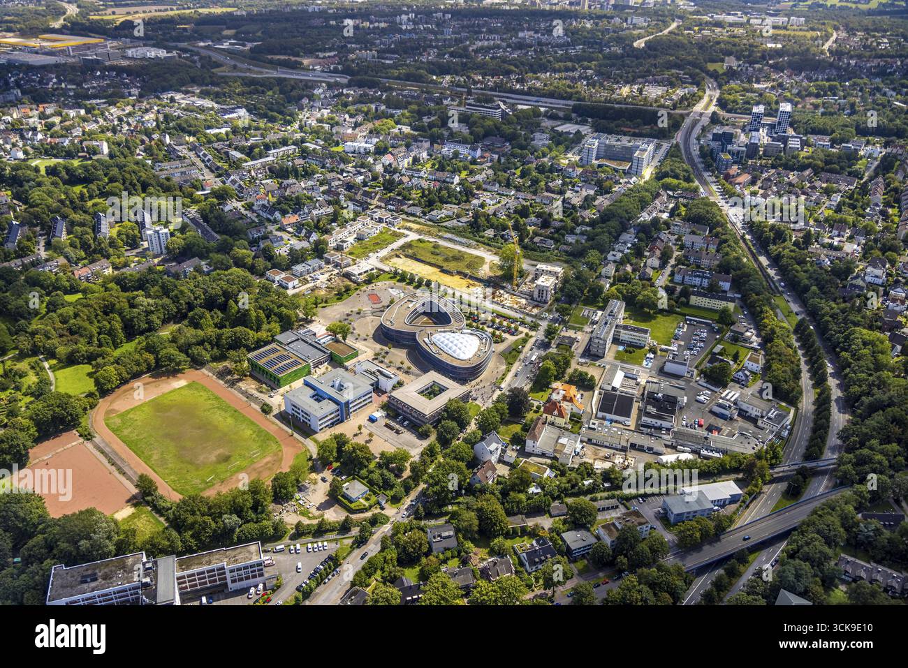Vista aerea, nuova scuola di grammatica a Bochum in design futuristico, Hans-Boeckler-Realschule, area di costruzione Querenburger Strasse, Altenbochum, Bochum, Ruh Foto Stock