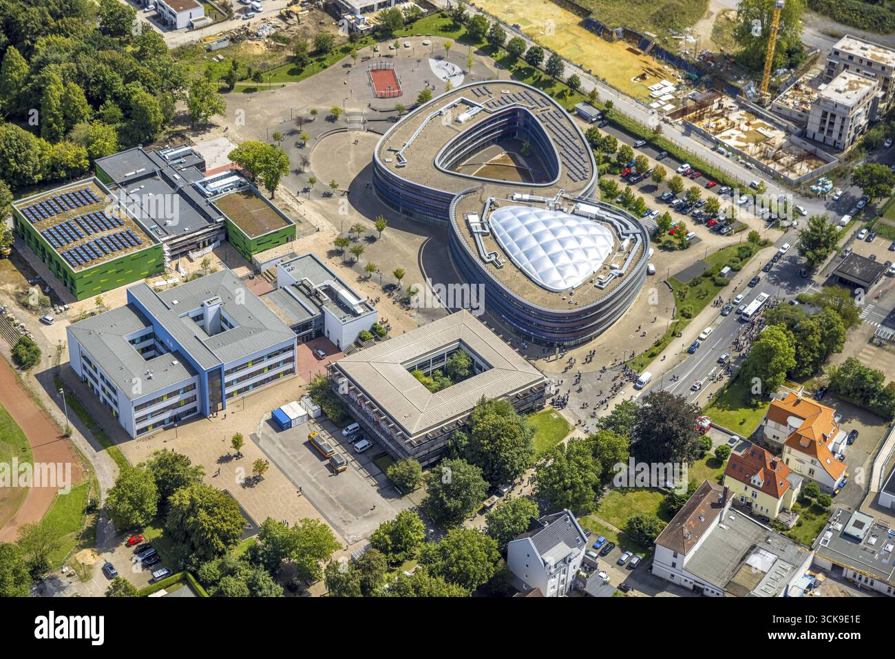 Vista aerea, nuova scuola di grammatica a Bochum in design futuristico, Hans-Boeckler-Realschule, area di costruzione Querenburger Strasse, Altenbochum, Bochum, Ruh Foto Stock