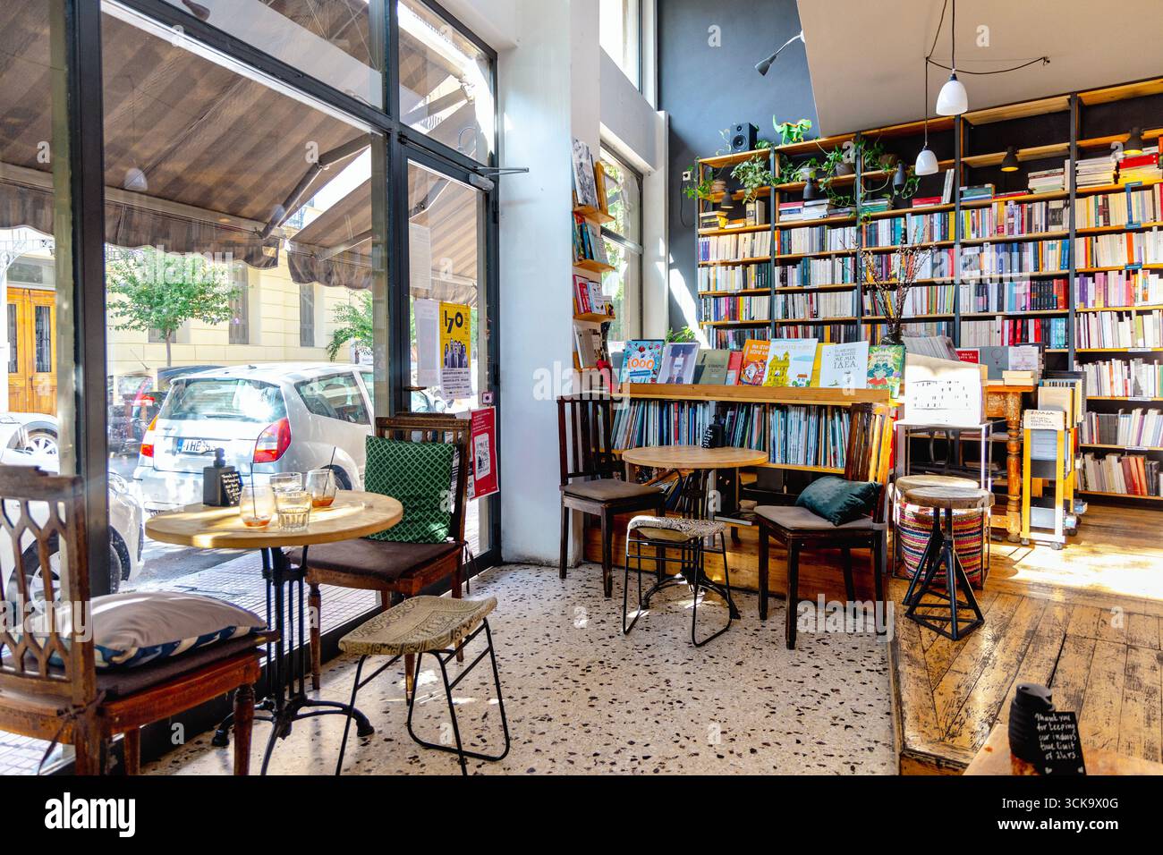 Little Tree Books and Coffee shop, Makrygianni, Atene, Grecia Foto Stock