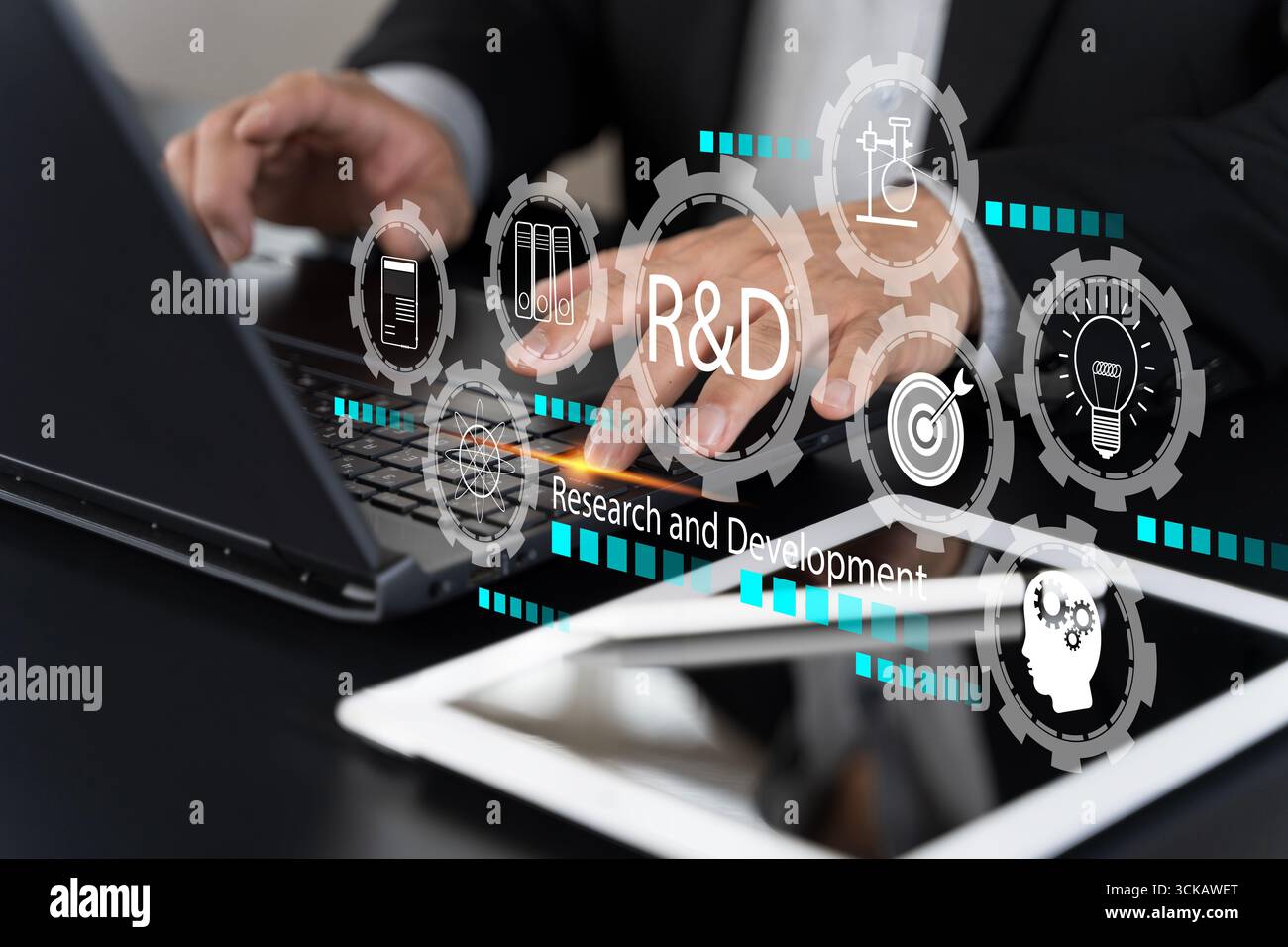 Concetto aziendale moderno che mostra ricerca e sviluppo con icone digitali, innovazione, analisi dei dati, tecnologia futura, processo di R&S, crescita aziendale Foto Stock