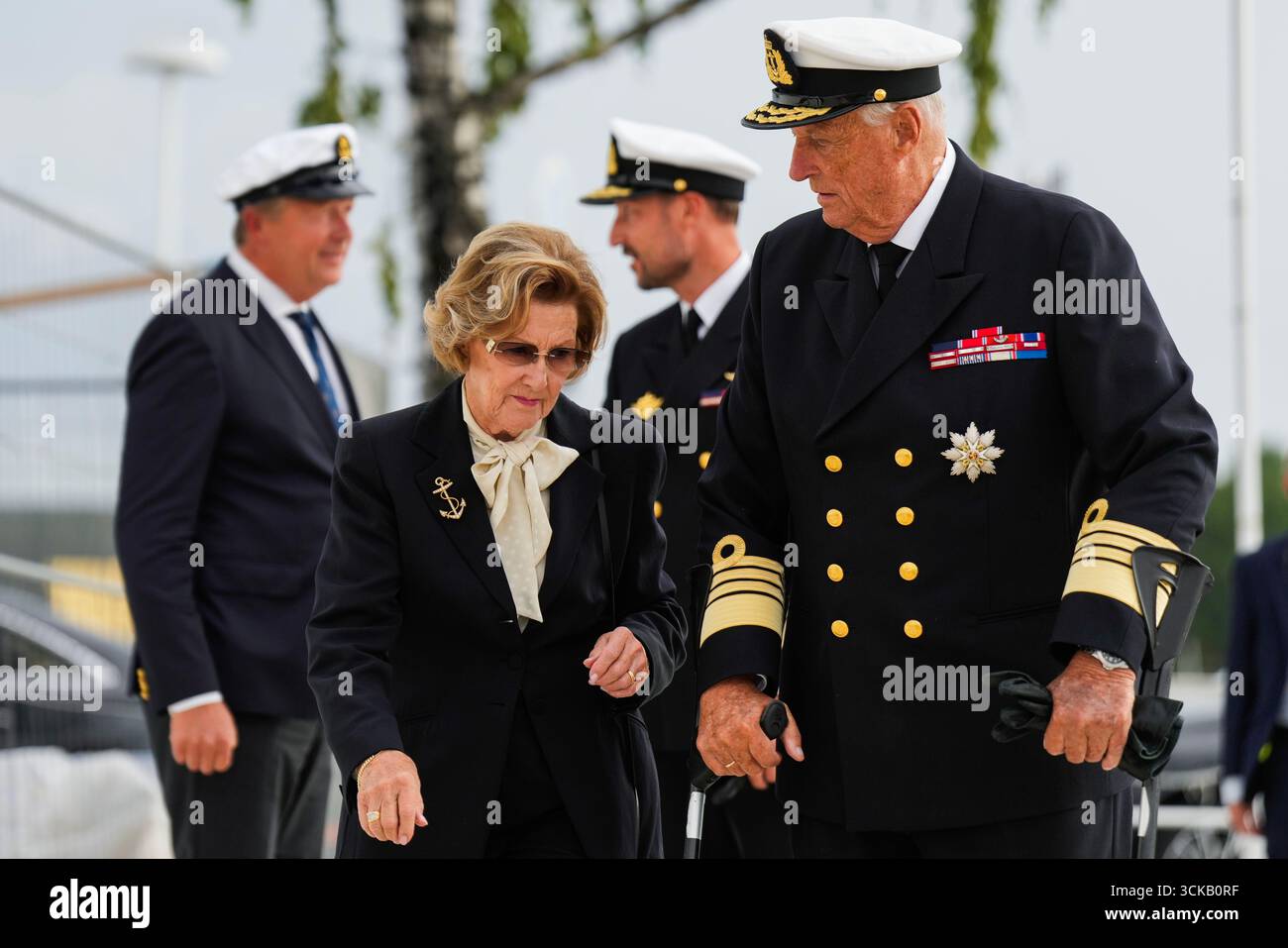 Oslo 20250909. Re Harald, la regina Sonja e il principe ereditario Haakon sbarcano dalla nave reale Norway. Foto: Fredrik Varfjell / NTB questo testo è tradotto automaticamente Foto Stock