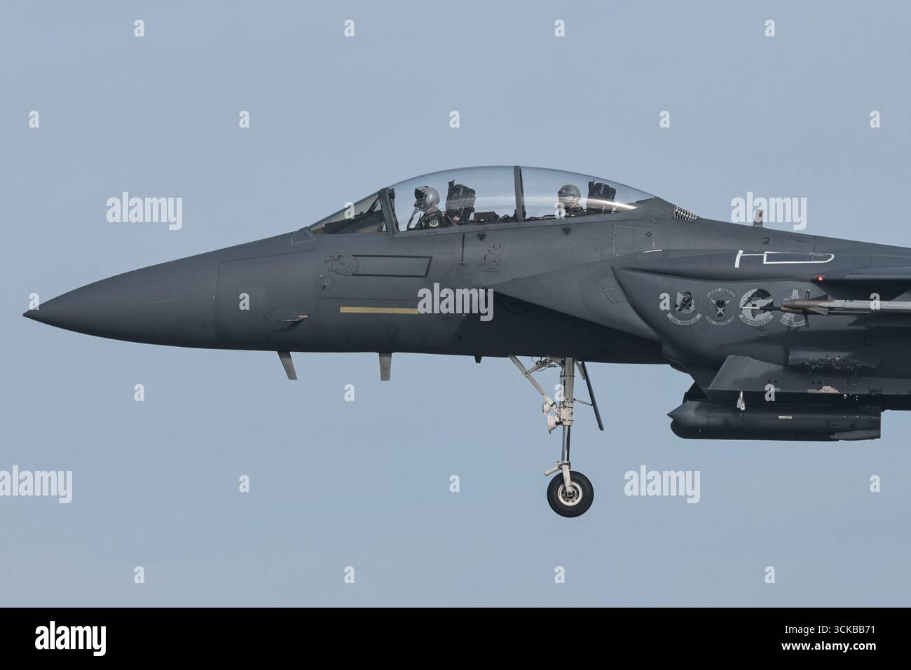 Gli F-15 Strike Eagles della United States Air Force atterrano a RAF Lakenheath per esercitazioni presso RAF Lakenheath, Regno Unito, 11 settembre 2025 (foto di Mark Cosgrove/News Images) Foto Stock