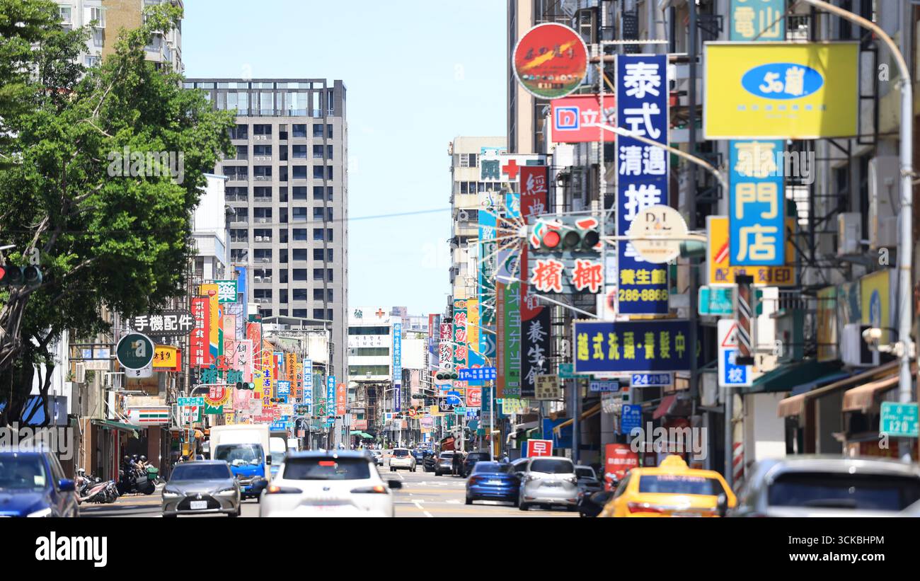 Kaohsiung, Taiwan 9 settembre 2025: L'area diurna di Liuhe a Kaohsiung, di notte diventerà il mercato Turistico notturno di Liuhe Foto Stock