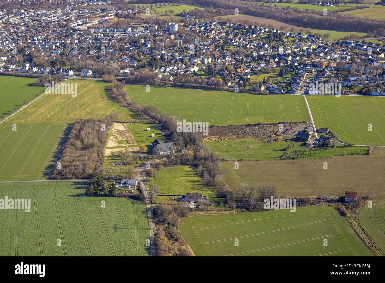 Vista aerea, cantiere tra Emscherquellhof e K&F Kunststoff-Schmiede, Holzwickede, regione della Ruhr, Renania settentrionale-Vestfalia, Germania Foto Stock