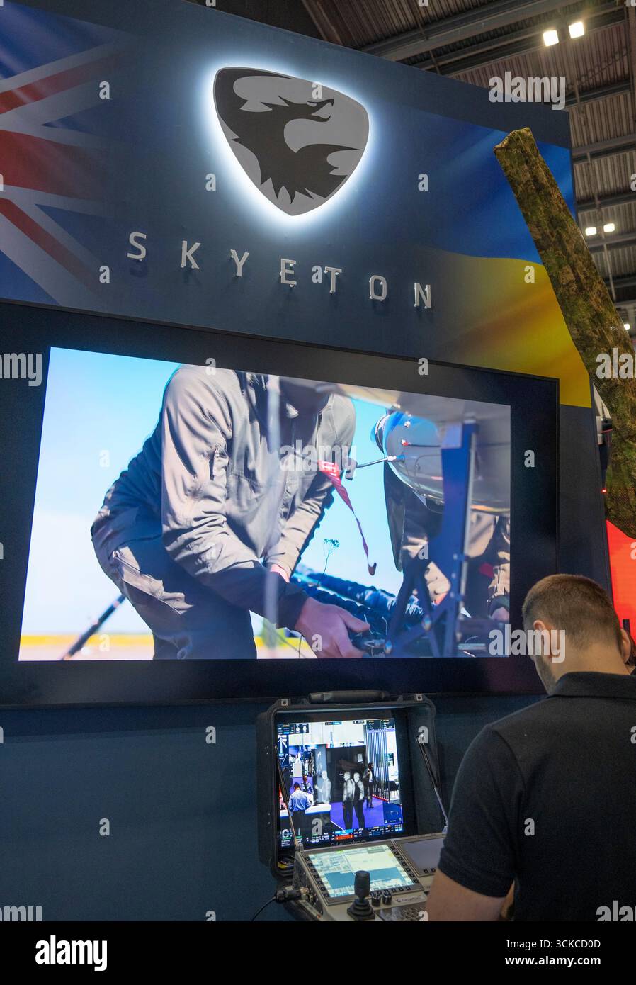 Excel, Londra, Regno Unito. 10 settembre 2025. DSEI UK, la fiera fondamentale per l'industria mondiale della difesa, che si svolge dal 9 al 12 settembre con oltre 1600 espositori internazionali. Immagine: Skyeton, un produttore ucraino di sistemi aerei senza equipaggio, che, dall'inizio dell'invasione russa su vasta scala, ha sviluppato la piattaforma universale di UAV Raybird. La partnership tra Skyeton e prevail combina l'innovazione dei droni ucraini con l'esperienza britannica nell'integrazione sul campo di battaglia. Foto Stock