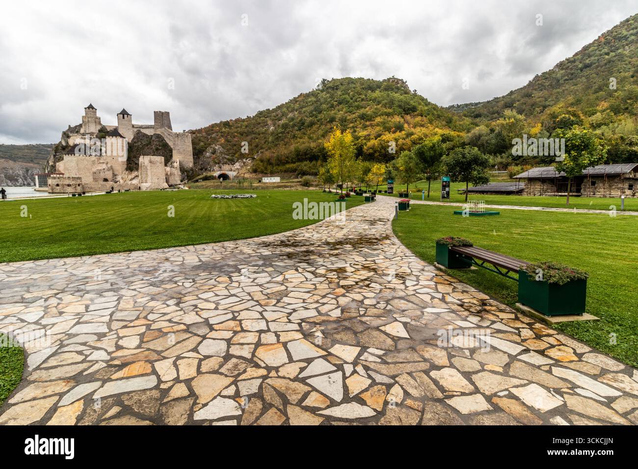 Terreni della fortezza di Golubac, Serbia Foto Stock