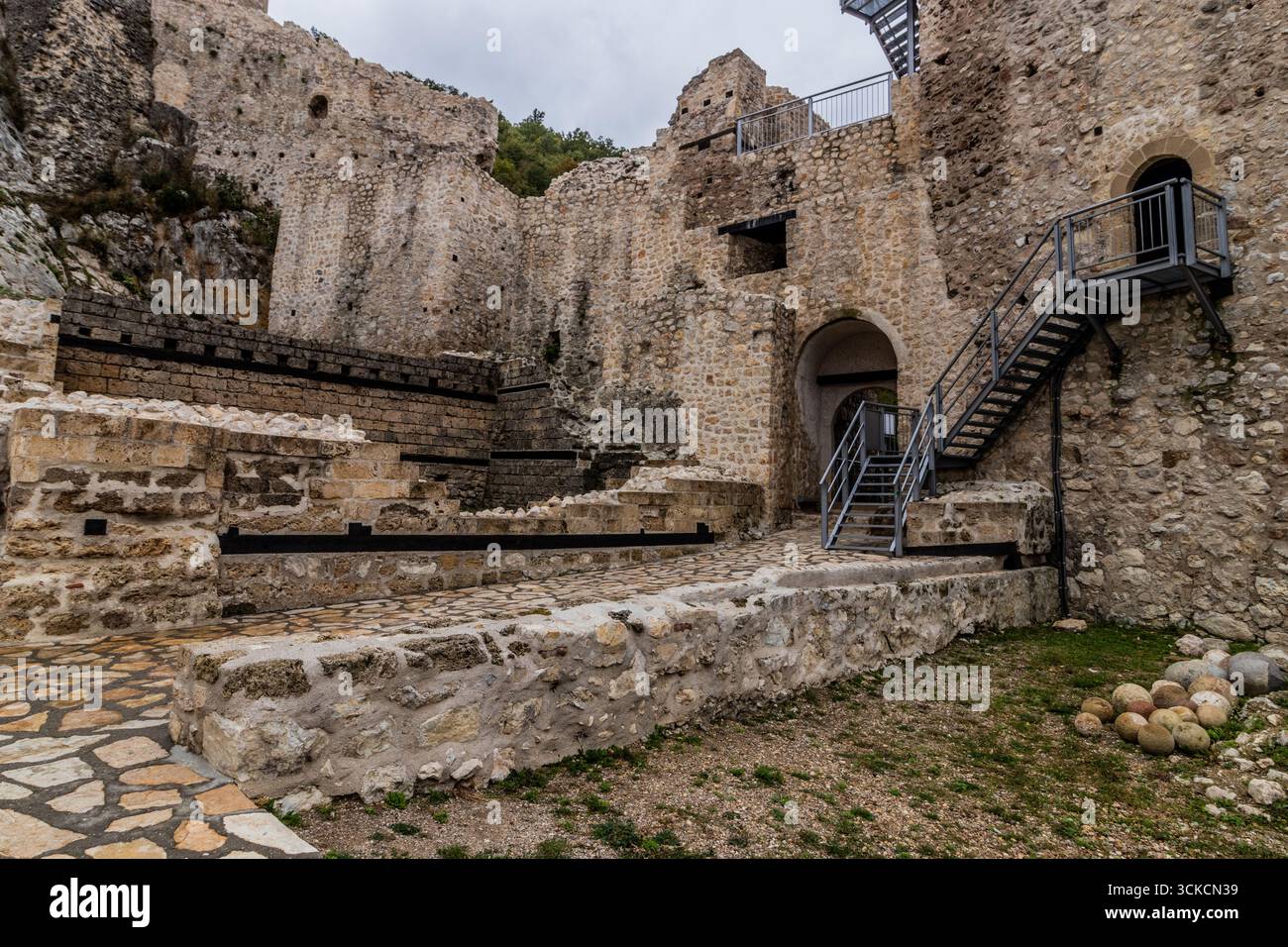 Vista della fortezza medievale di Golubac, Serbia Foto Stock
