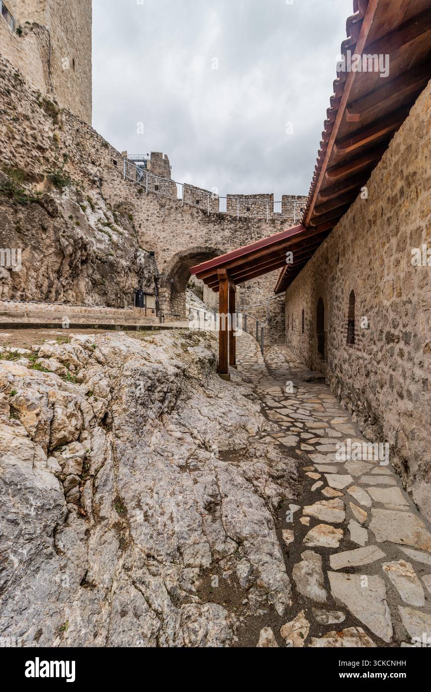 Vista della fortezza medievale di Golubac, Serbia Foto Stock