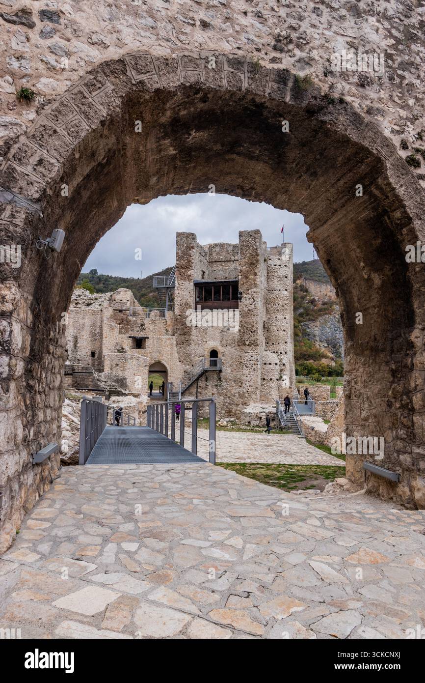 Porta nella fortezza medievale di Golubac, Serbia Foto Stock