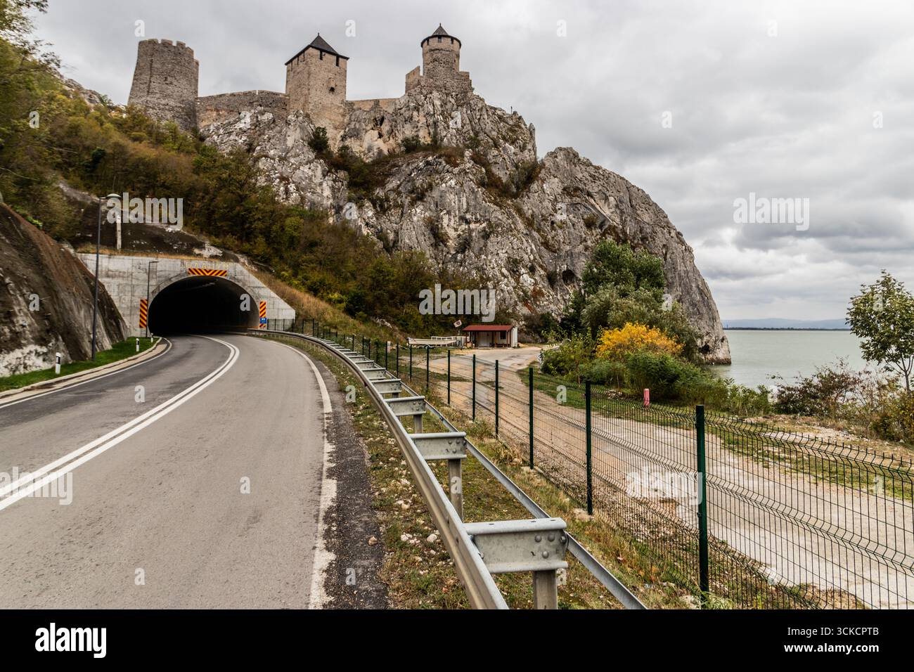 Tunnel sotto la fortezza medievale di Golubac, Serbia Foto Stock