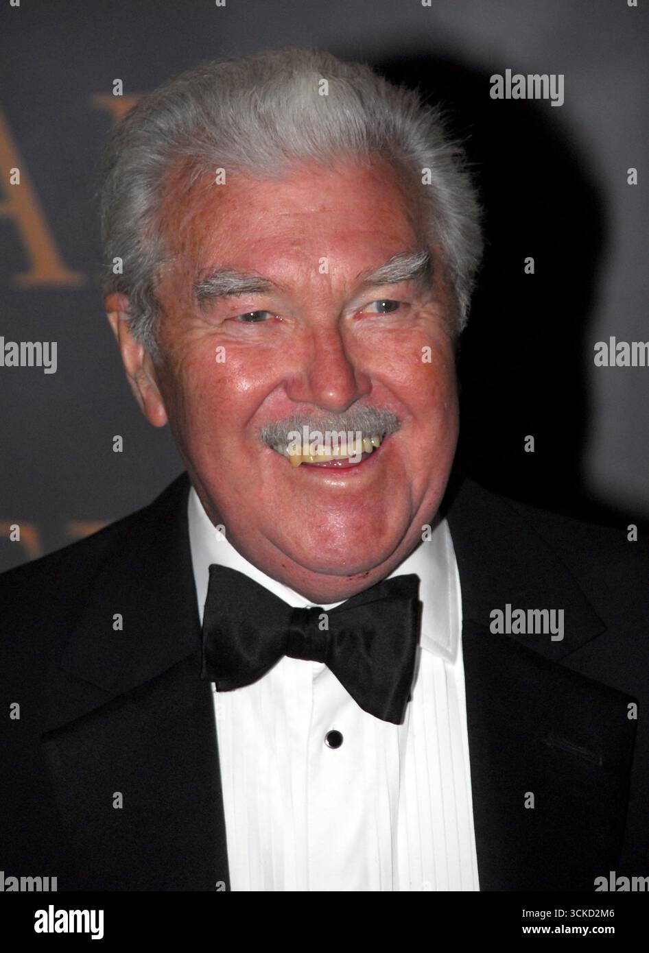 Dickie Davies ai Television Sport Awards tenuti al Grosvenor House Hotel, Park Lane, Londra - 31 maggio 2006 Foto Stock
