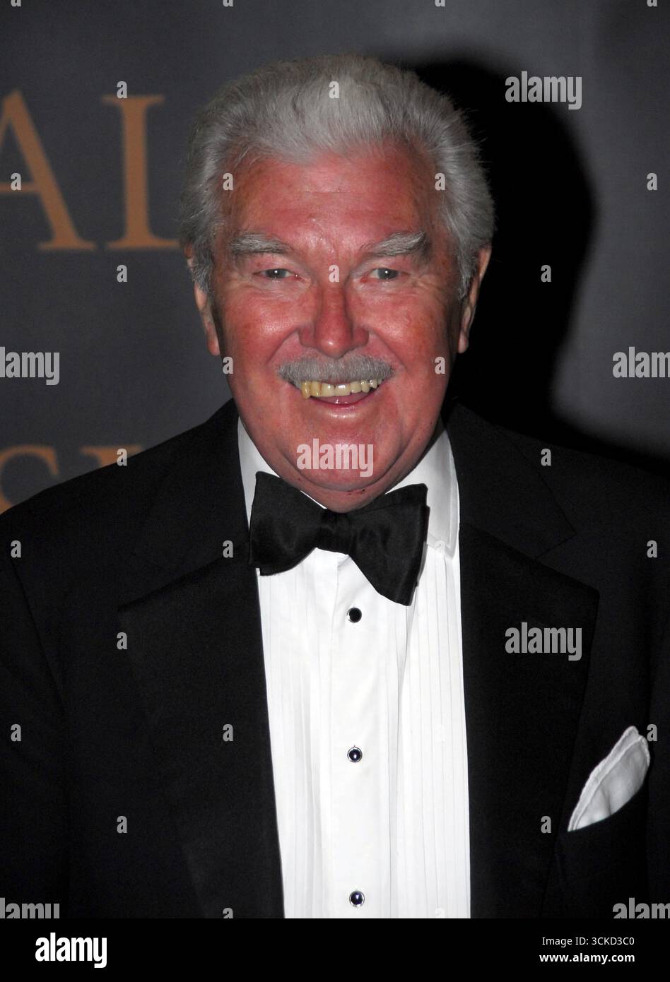 Dickie Davies ai Television Sport Awards tenuti al Grosvenor House Hotel, Park Lane, Londra - 31 maggio 2006 Foto Stock