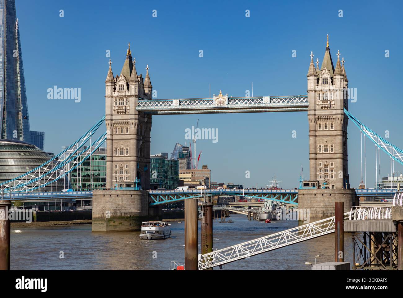 Una foto dell'iconico Tower Bridge di Londra. Foto Stock