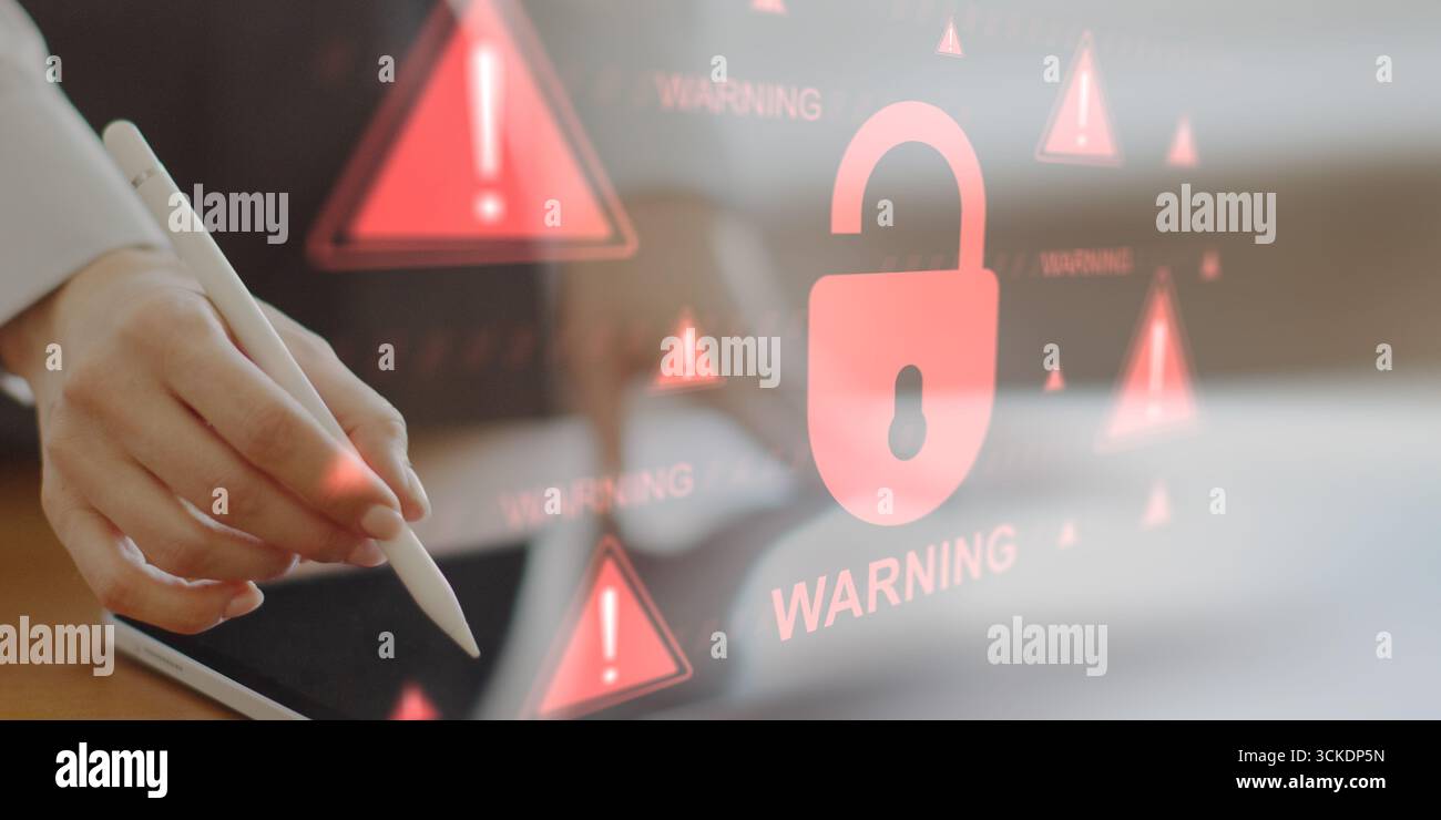 Avviso di violazione critica della cibersicurezza con rischi per la protezione dei dati. Foto Stock