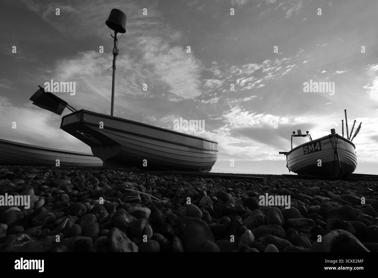 WORTHING, CITTÀ DI MARE, WEST SUSSEX BEACH HUTS, CHALETS, MOLO Foto Stock