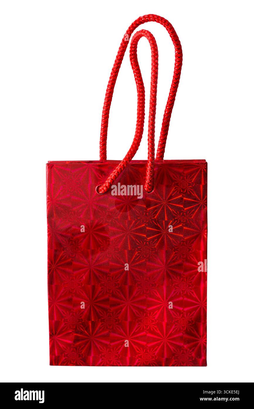borsa regalo in carta lucida rossa con manici isolati su sfondo bianco Foto Stock