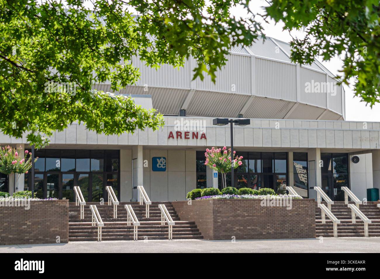 Huntsville, Alabama, davanti all'ingresso del centro convegni von Braun, arena Foto Stock