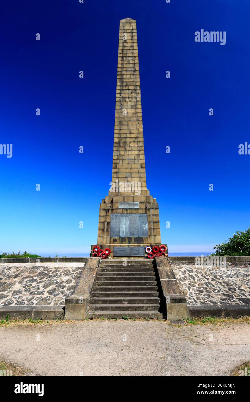 Il War Memorial a Olivers Point, città di Scarborough, North Yorkshire, Inghilterra, Regno Unito Foto Stock