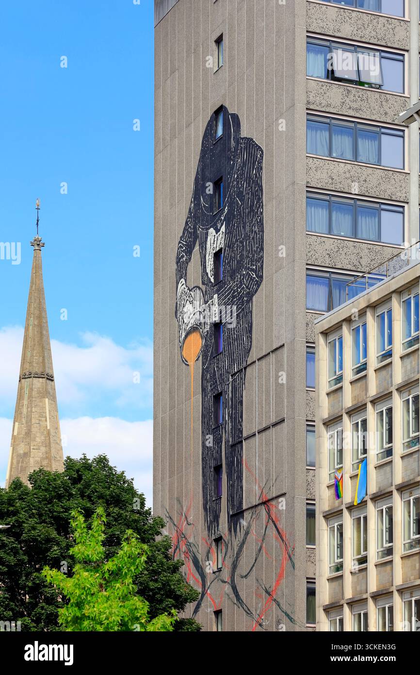 The Vandal di Nick Walker opera d'arte sul lato della St Lawrence House a 12 piani in Broad Street, nel centro di Bristol, Inghilterra, Regno Unito. Presa agosto 2025 Foto Stock