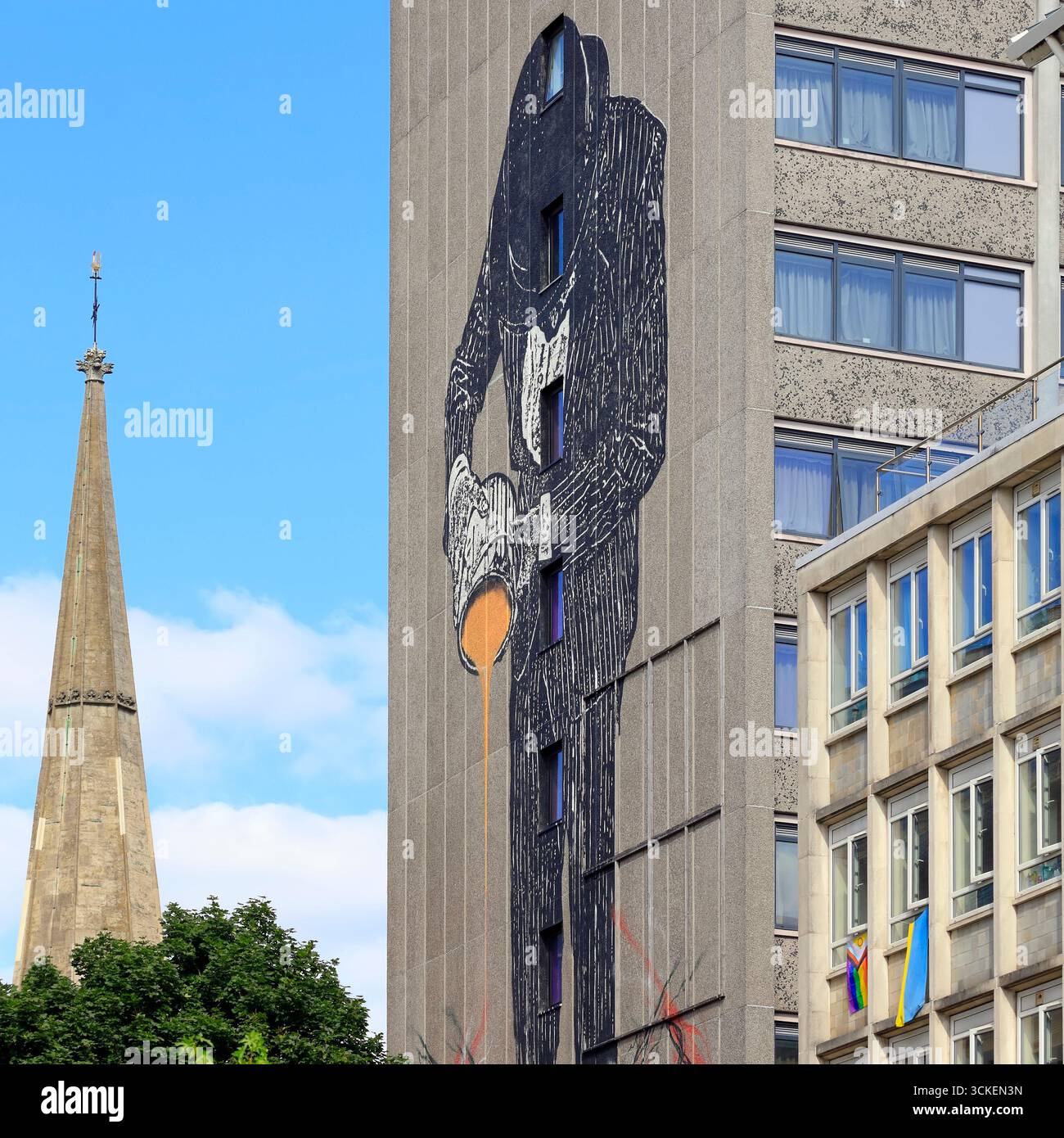 The Vandal di Nick Walker opera d'arte sul lato della St Lawrence House a 12 piani in Broad Street, nel centro di Bristol, Inghilterra, Regno Unito. Presa agosto 2025 Foto Stock