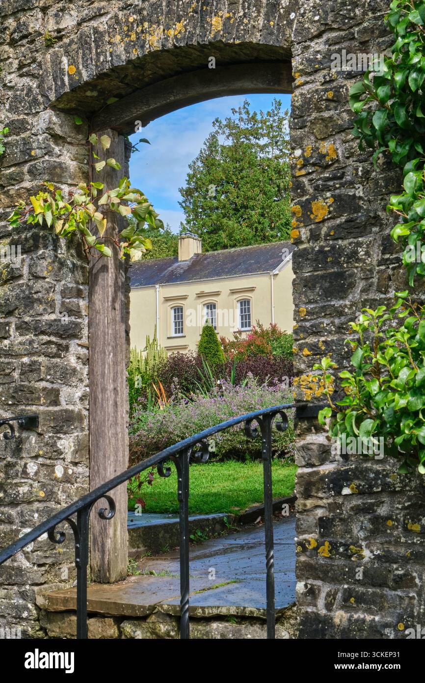 Upper Walled Garden presso Aberglasney Gardens, Llangathen, Llandeilo, Carmarthenshire Foto Stock