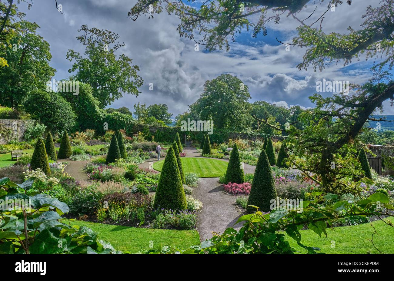 Upper Walled Garden presso Aberglasney Gardens, Llangathen, Llandeilo, Carmarthenshire Foto Stock