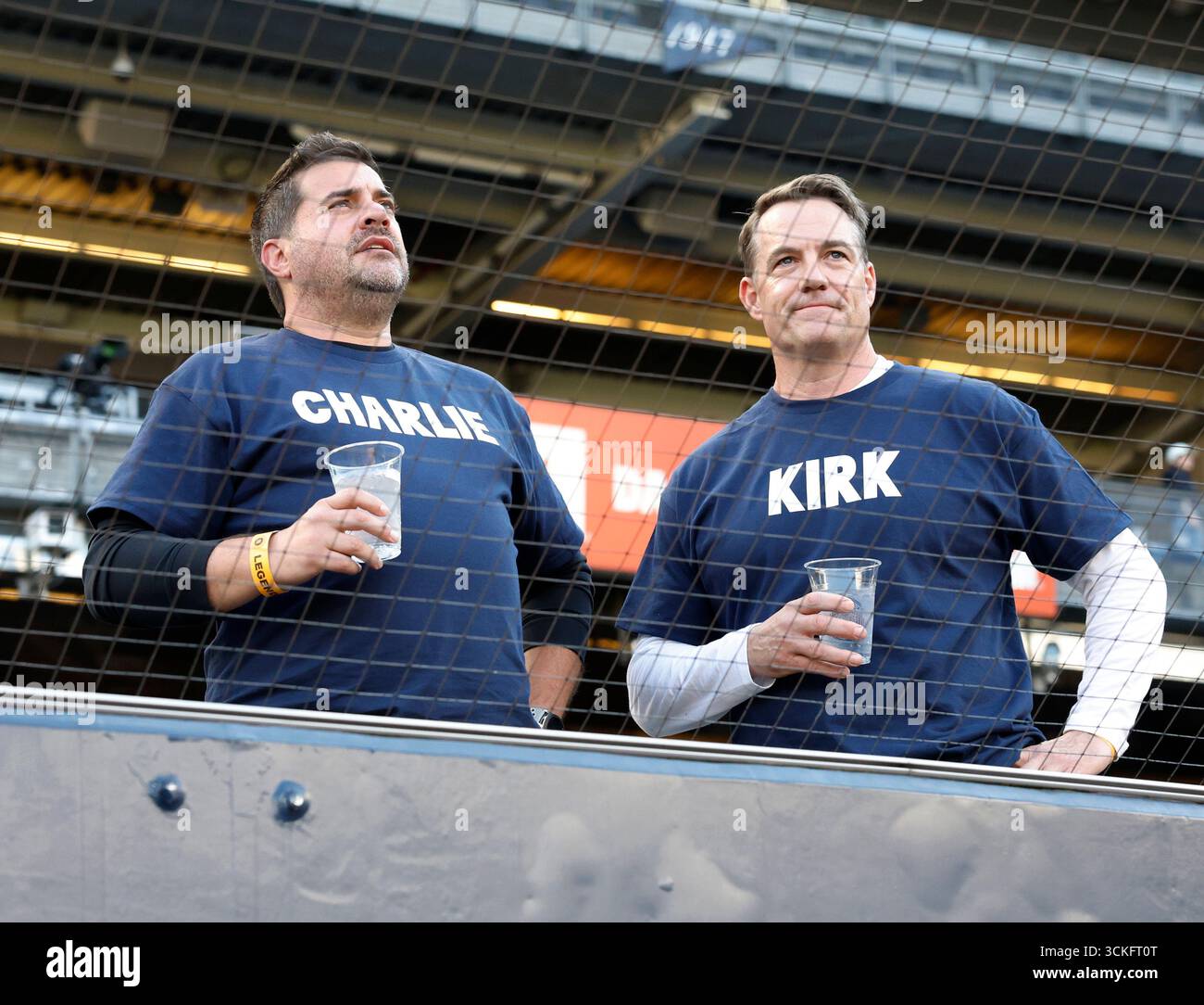 Bronx, Stati Uniti. 11 settembre 2025. I tifosi indossano un tributo a Charlie Kirk prima che il presidente degli Stati Uniti Donald Trump arrivi a guardare i New York Yankees giocare i Detroit Tigers nel 24° anniversario degli attacchi terroristici del 9/11 al World Trade Center allo Yankee Stadium giovedì 11 settembre 2025 a New York City. Foto di John Angelillo/UPI credito: UPI/Alamy Live News Foto Stock