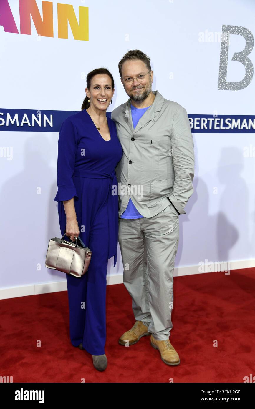 Ulrike Frank mit Ehemann Marc Schubring bei der BERTELSMANN Sommerparty a Berlino AM 11.09.2025 *** Ulrike Frank con il marito Marc Schubring alla festa estiva BERTELSMANN a Berlino l'11 09 2025 Foto Stock