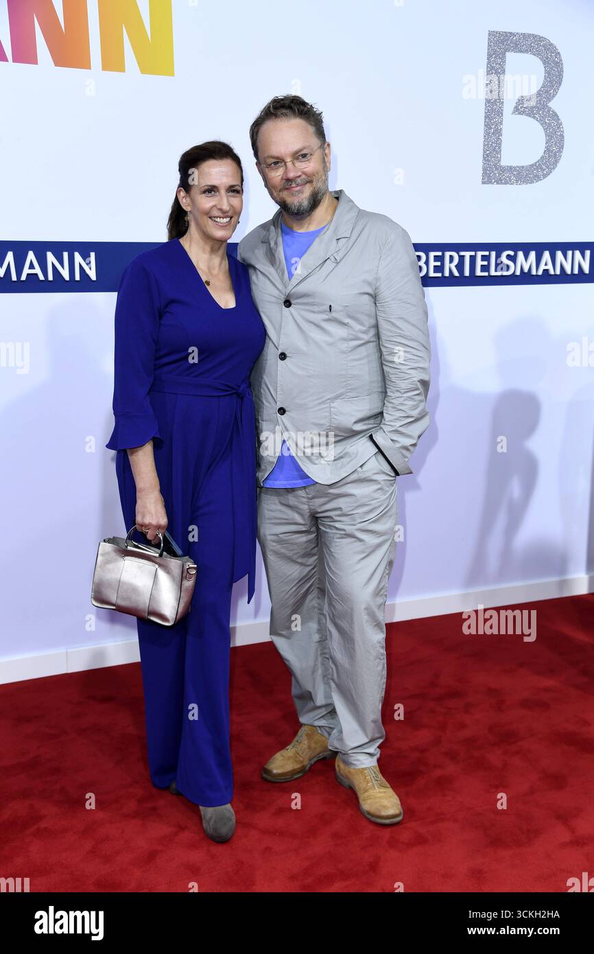 Ulrike Frank mit Ehemann Marc Schubring bei der BERTELSMANN Sommerparty a Berlino AM 11.09.2025 *** Ulrike Frank con il marito Marc Schubring alla festa estiva BERTELSMANN a Berlino l'11 09 2025 Foto Stock