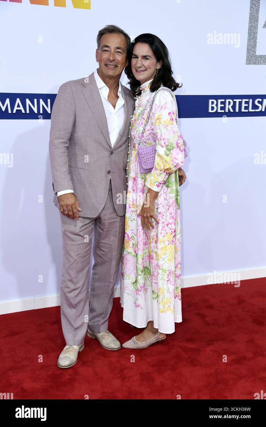 Jan Sosniok mit Ehefrau Nadine Sosniok bei der BERTELSMANN Sommerparty a Berlino AM 11.09.2025 *** Jan Sosniok con sua moglie Nadine Sosniok alla festa estiva BERTELSMANN a Berlino l'11 09 2025 Foto Stock