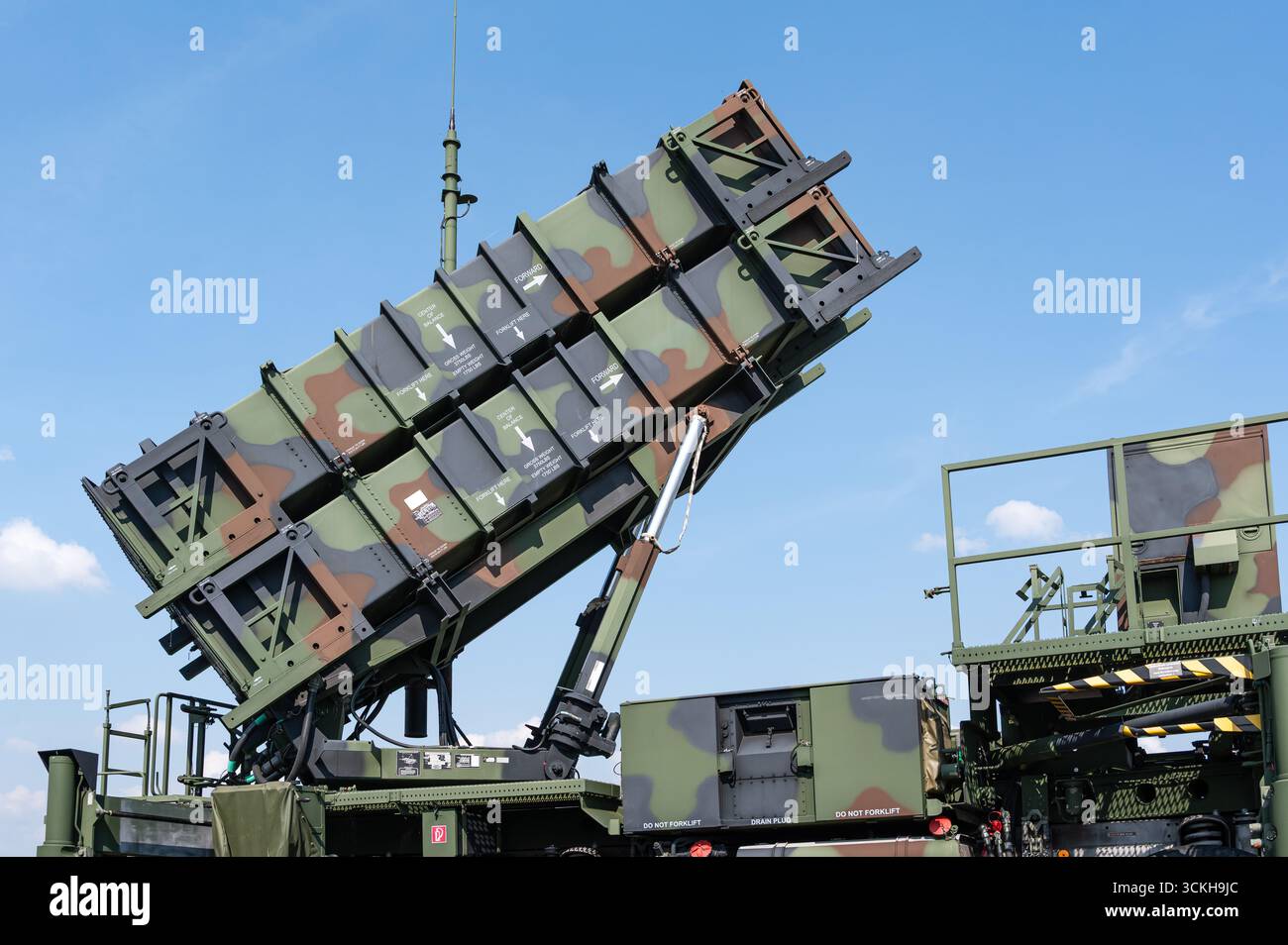 Il vettore vettore vettore lanciatore di un sistema missilistico superficie-aria MIM-104 Patriot. Possono essere lanciati quattro missili Patriot PAC-2 o sedici Patriot PAC-3 Foto Stock