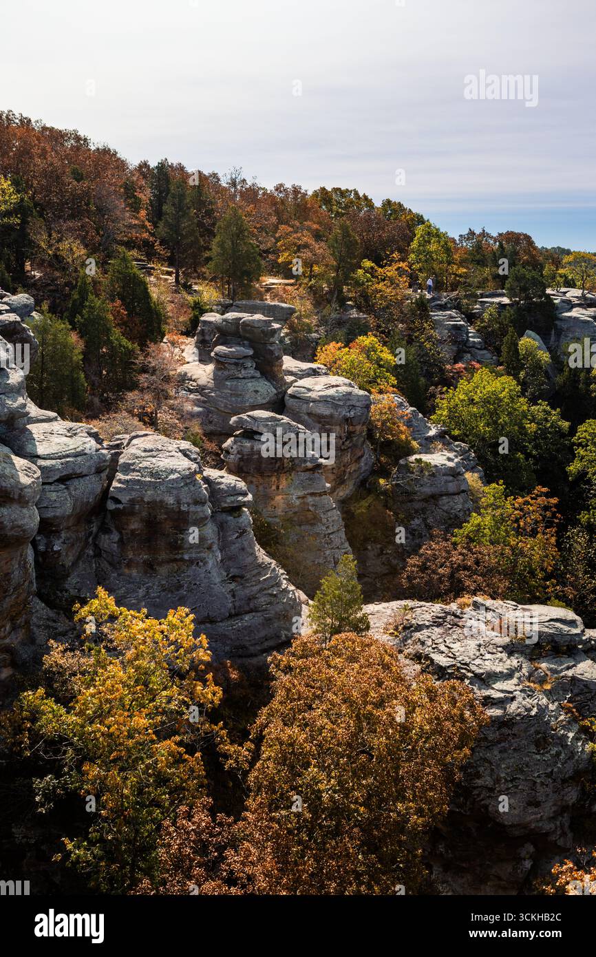 Formazioni rocciose al Giardino degli dei circondate da colori autunnali Foto Stock
