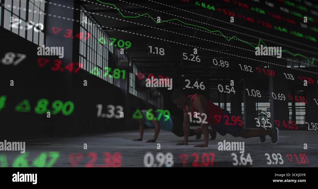 Esecuzione di push-up, fitness duo in allenamento attrezzature in palestra magazzino con sovrapposizione dati di mercato Foto Stock Esecuzione di push-up, fitness duo in allenamento attrezzature in palestra magazzino con sovrapposizione dati di mercato Foto Stock