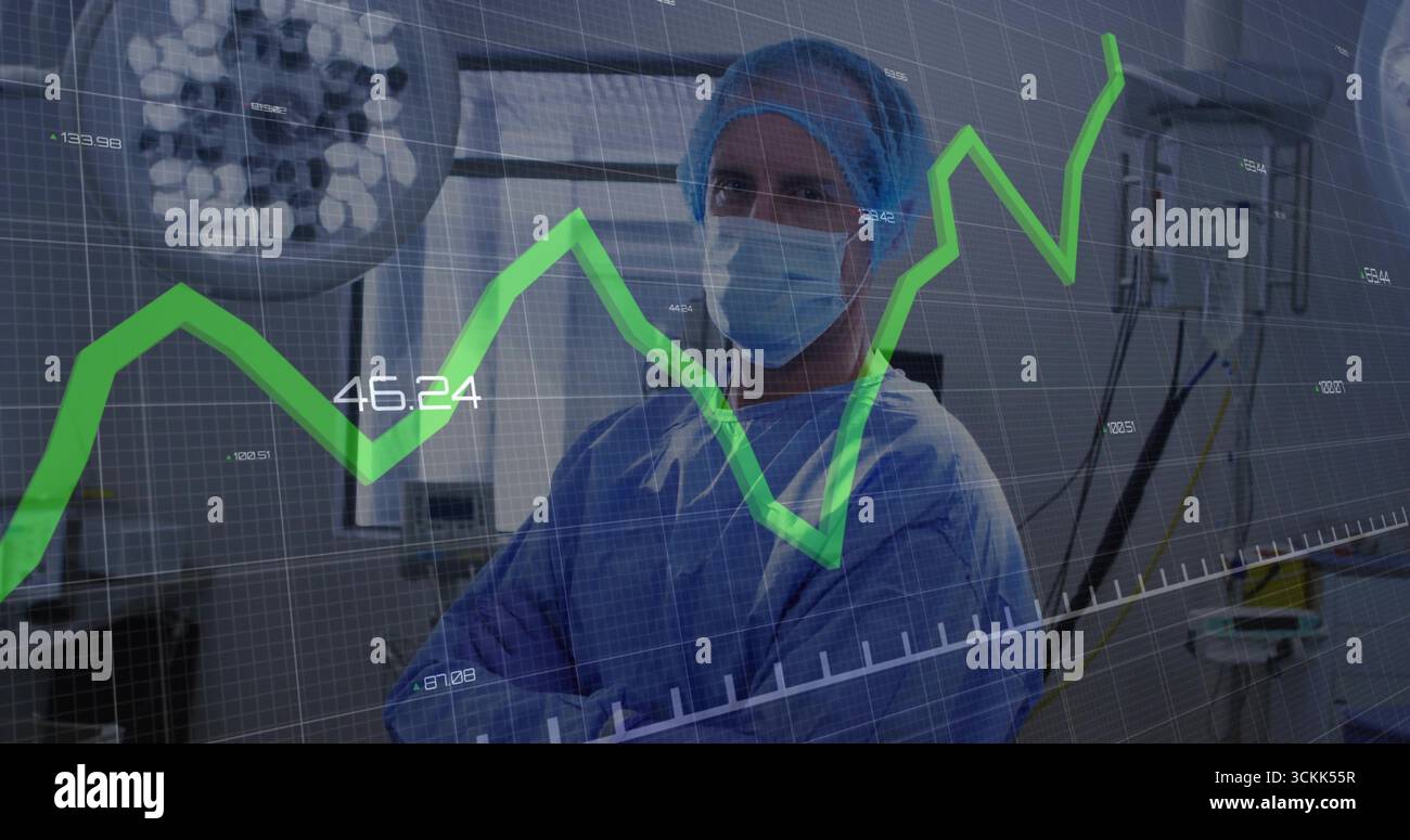 Chirurgo in posizione eretta in scrub rivedendo il grafico lineare digitale in O, con lampada chirurgica, pompa di infusione Foto Stock