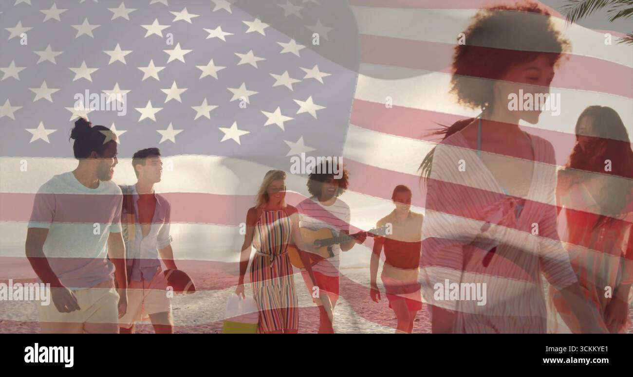 Un gruppo di sei amici che portano con sé la chitarra, rinfrescante sulla spiaggia sabbiosa al tramonto, con la bandiera sovrapposta Foto Stock