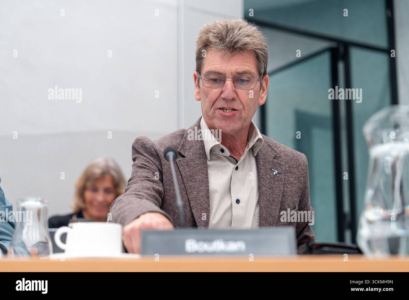 2025-09-11 Dutch Tweede Kamer Plenary Debate DEN HAAG, PAESI BASSI - 11 SETTEMBRE: Willem Boutkan PVV durante il dibattito Plenario al Tweede Kamer l'11 settembre 2025 a Den Haag, Paesi Bassi Den Haag Tweede Kamer Paesi Bassi contenuto non disponibile per la ridistribuzione nei Paesi Bassi direttamente o indirettamente tramite terzi. Copyright: XJohnxBeckmannx Foto Stock