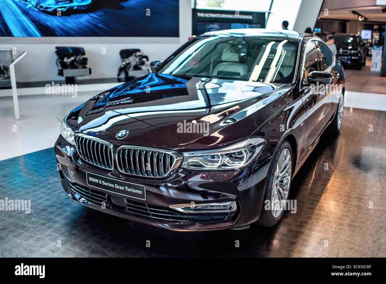 Un'auto BMW serie 6 Gran Turismo nel Museo BMW: Monaco, Germania - 14 settembre 2018 Foto Stock