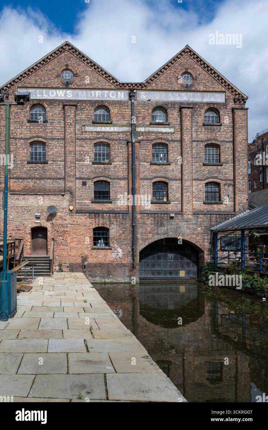 Ex Fellows, magazzino Morton & Clayton, che ora è un pub chiamato Canalhouse a Nottingham, in Inghilterra. Edificio classificato di grado II Foto Stock