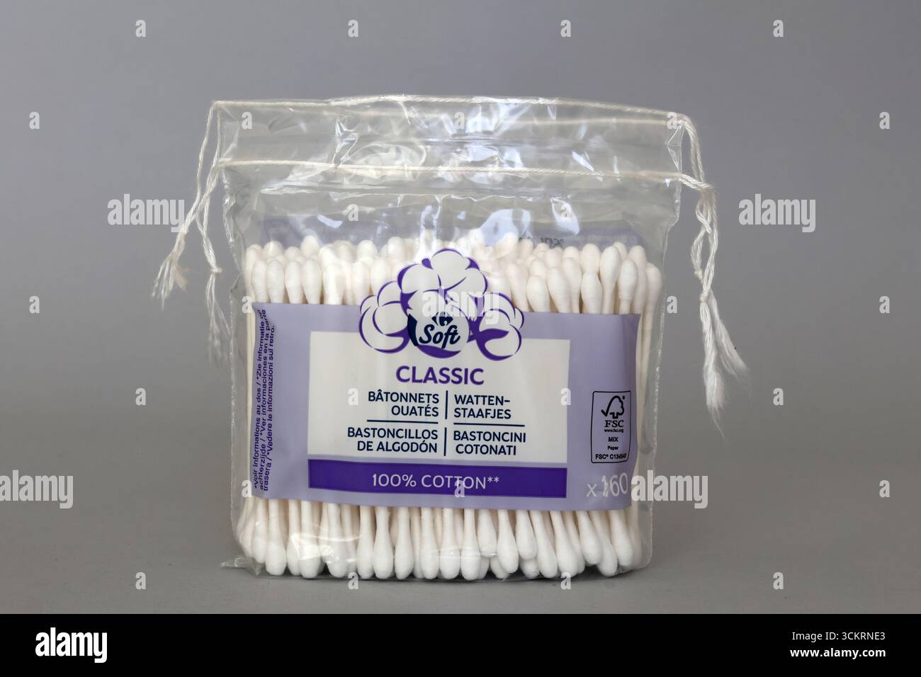 Bastoncini di cotone Carrefour, prodotti per la cura della persona, marchio di supermercato Foto Stock