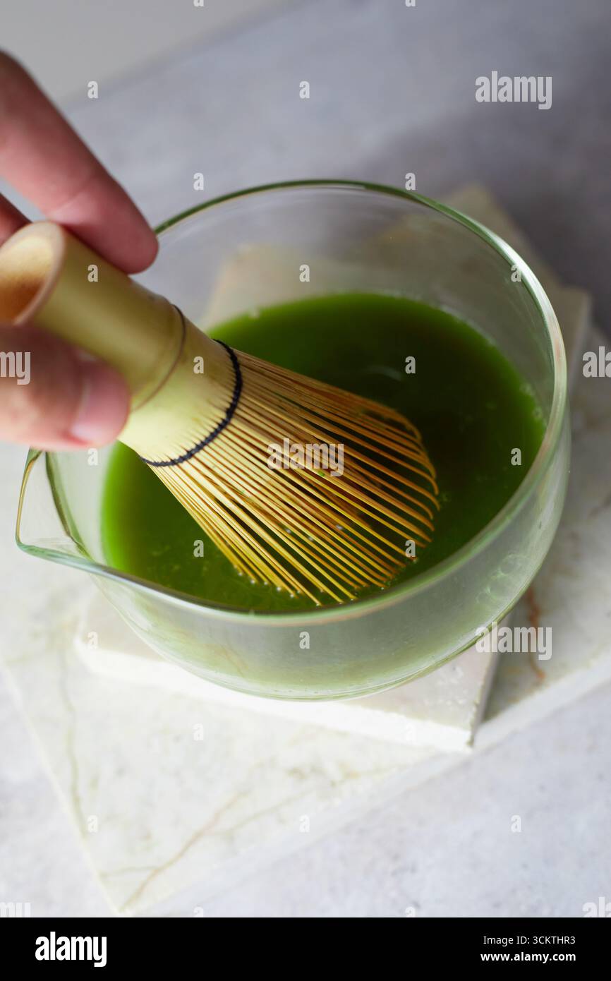 Primo piano, tè verde matcha puro, menu caffetteria Foto Stock