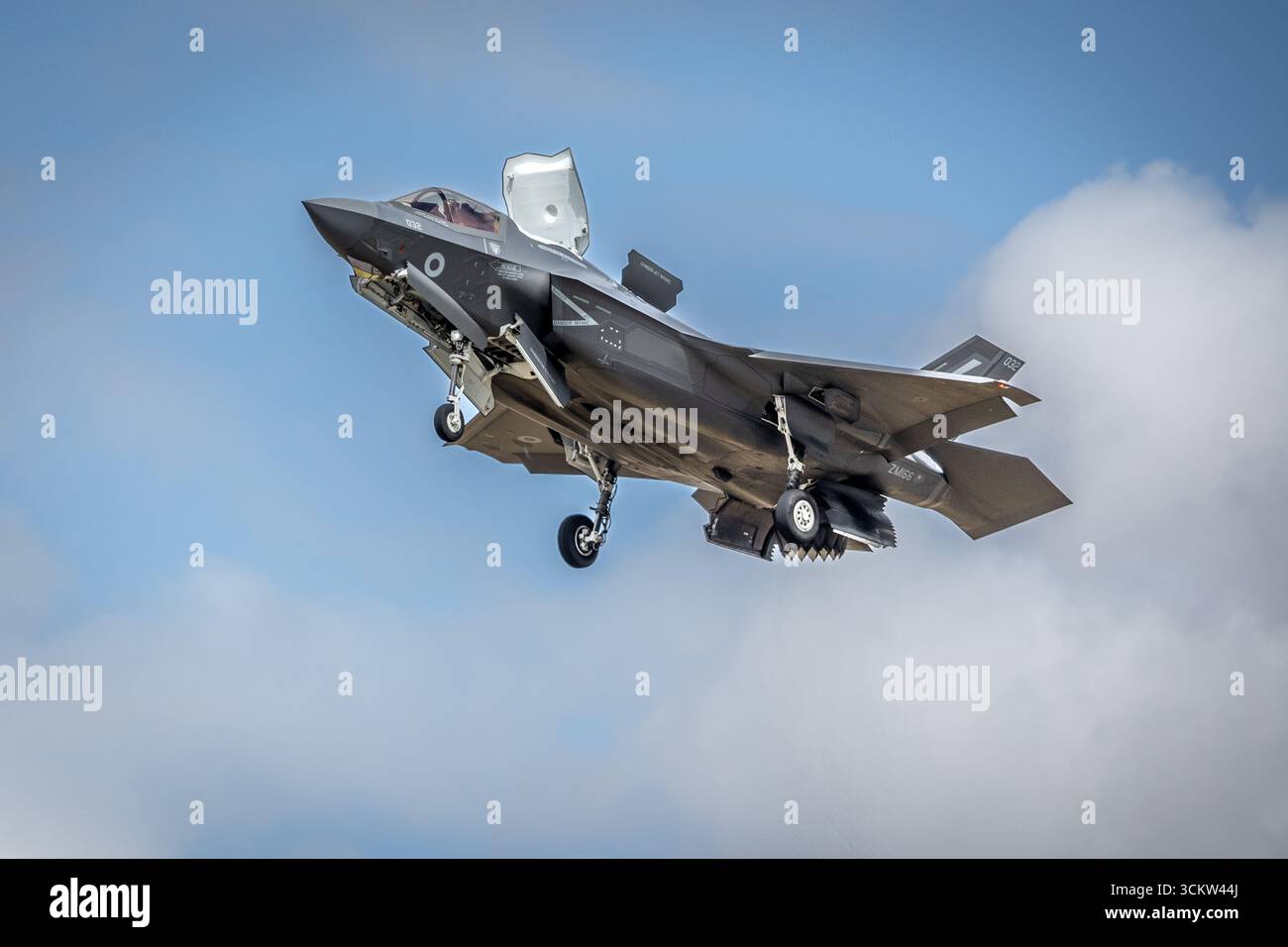 Royal Air Force - Lockheed Martin F-35B Lightning II, aviotrasportato al Royal International Air Tattoo 2025. Foto Stock