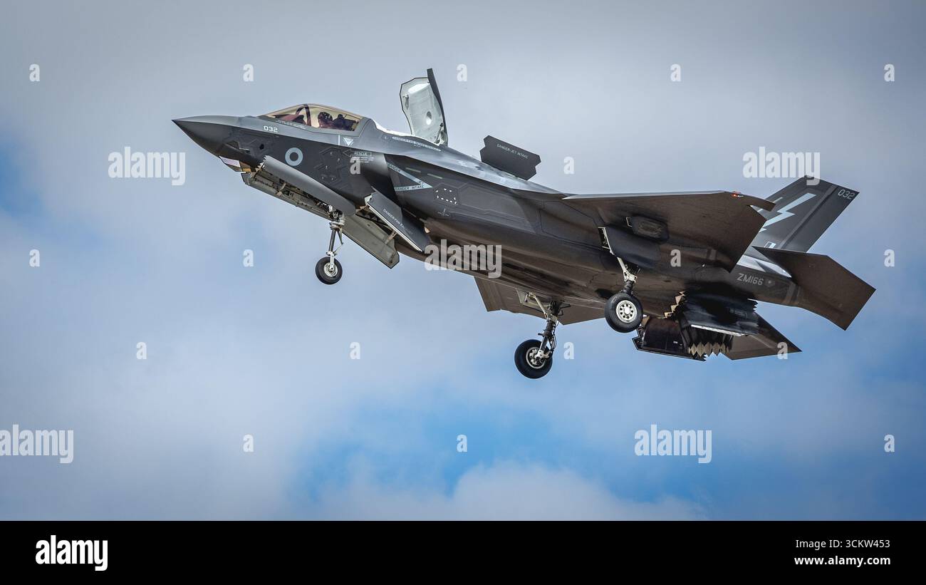 Royal Air Force - Lockheed Martin F-35B Lightning II, aviotrasportato al Royal International Air Tattoo 2025. Foto Stock