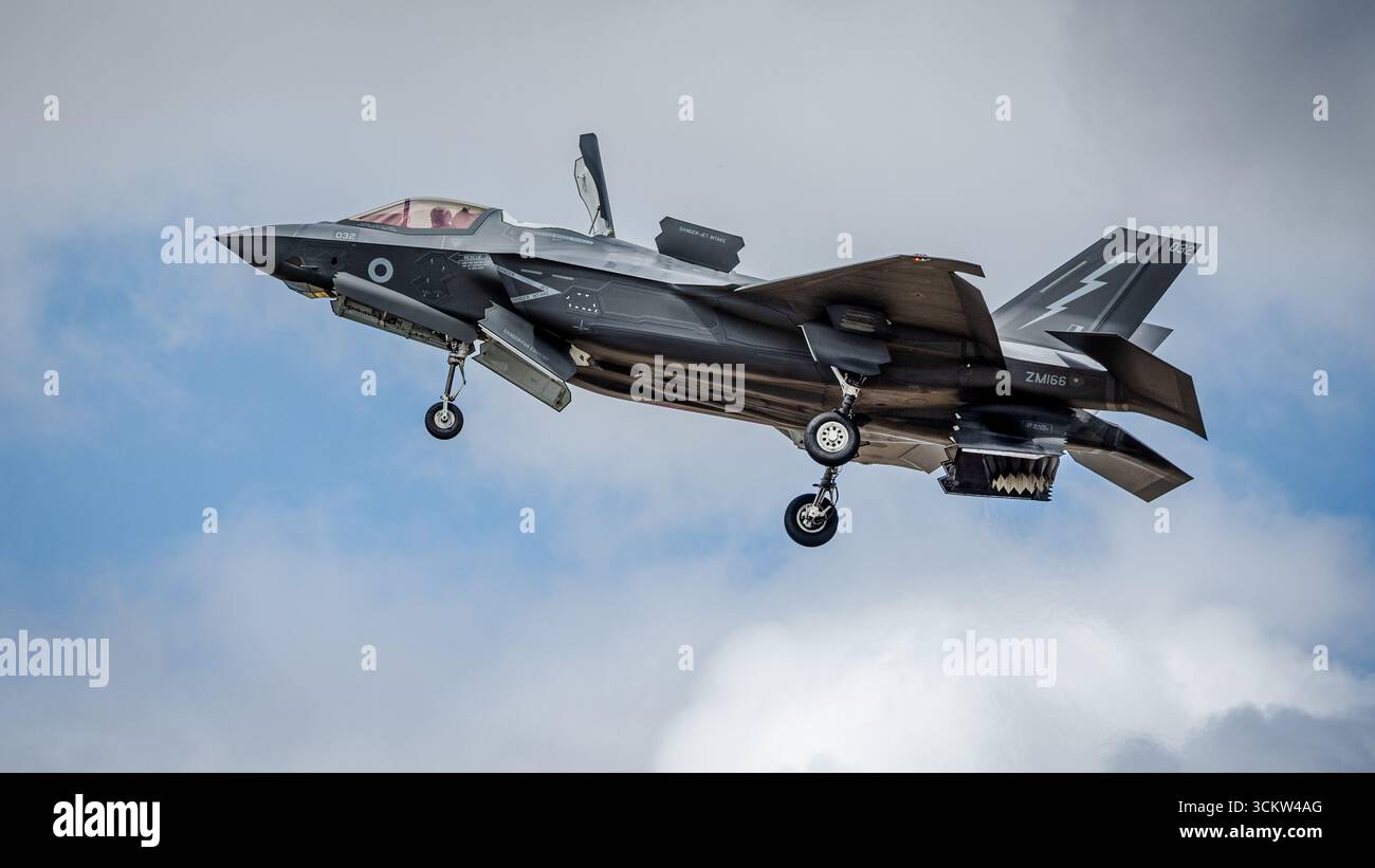 Royal Air Force - Lockheed Martin F-35B Lightning II, aviotrasportato al Royal International Air Tattoo 2025. Foto Stock