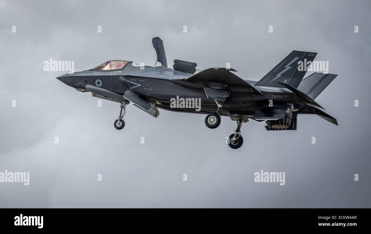 Royal Air Force - Lockheed Martin F-35B Lightning II, aviotrasportato al Royal International Air Tattoo 2025. Foto Stock