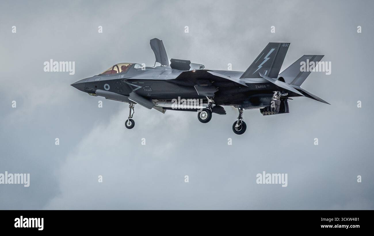 Royal Air Force - Lockheed Martin F-35B Lightning II, aviotrasportato al Royal International Air Tattoo 2025. Foto Stock