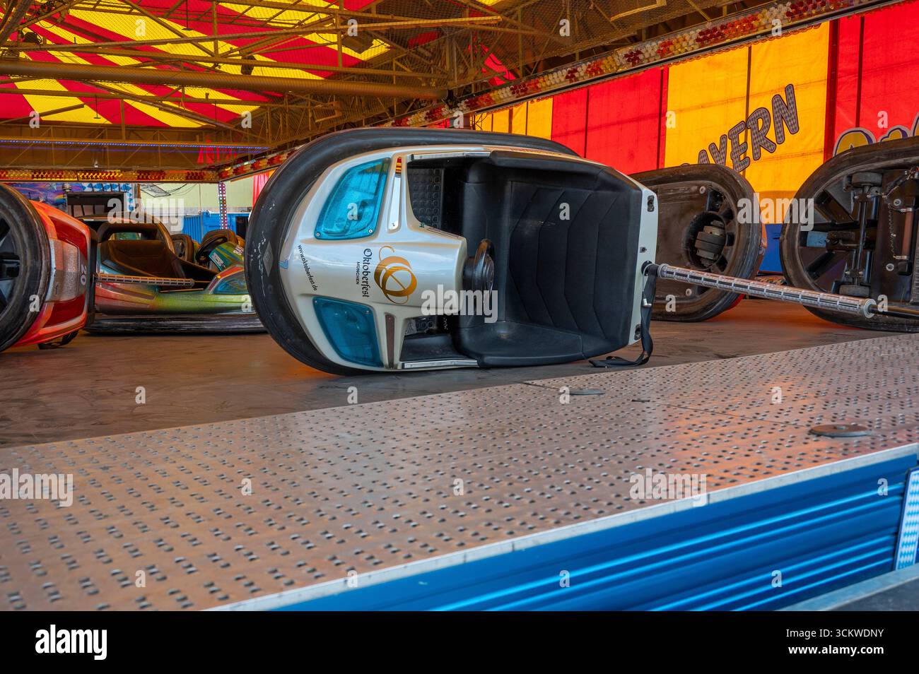 Muenchen, Aufbau zum 190. Muenchner Oktoberfest Endspurt, Oktoberfest Scooter *** Monaco di Baviera, allestito per lo spurt finale dell'Oktoberfest di Monaco del 190, Oktoberfest Scooter Foto Stock