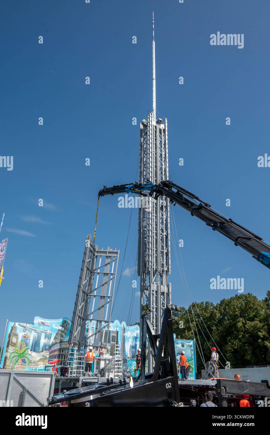 Muenchen, Aufbau zum 190. Muenchner Oktoberfest Endspurt, *** Monaco di Baviera, allestito per lo spurt finale dell'Oktoberfest di Monaco del 190, Foto Stock
